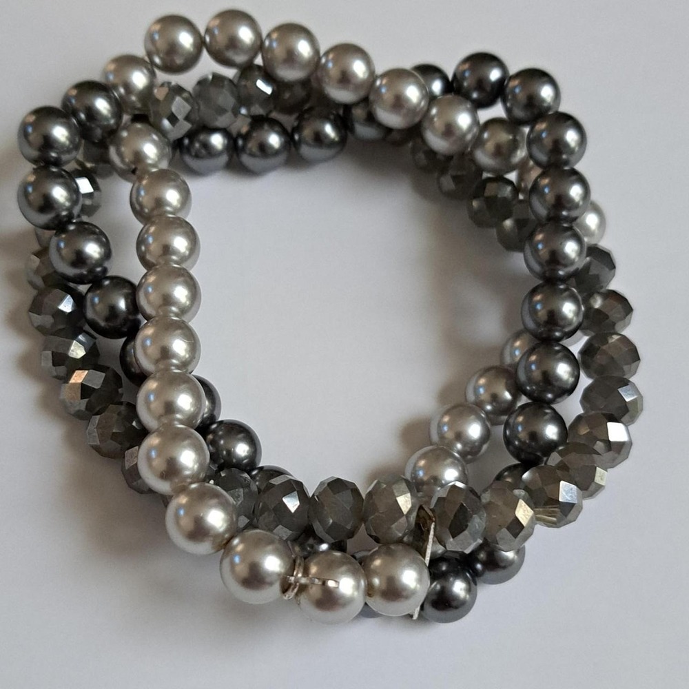 Gray and Silver Multistranded Pearl Faceted Stretch Bracelet
